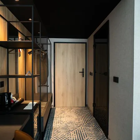 Q 플러스 호텔 브로츠와프