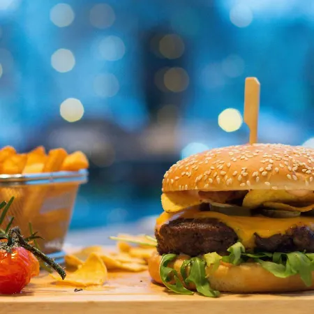 호텔 Q 플러스 4*