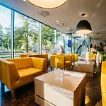 Q Hotel