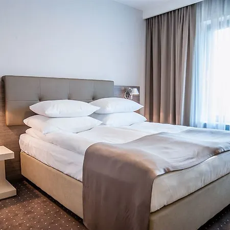 Q Hotel